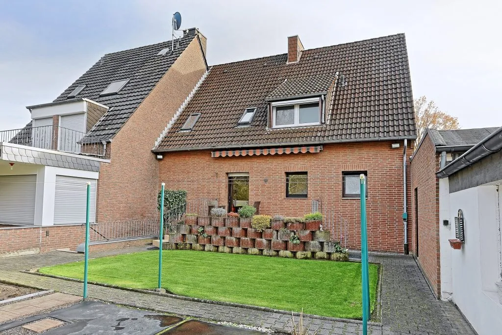 Immobilienangebot - Neuss / Grimlinghausen - Alle - Referenz: Großzügiges Haus mit Einliegeroption in Bestlage Neuss-Grimlinghausen!