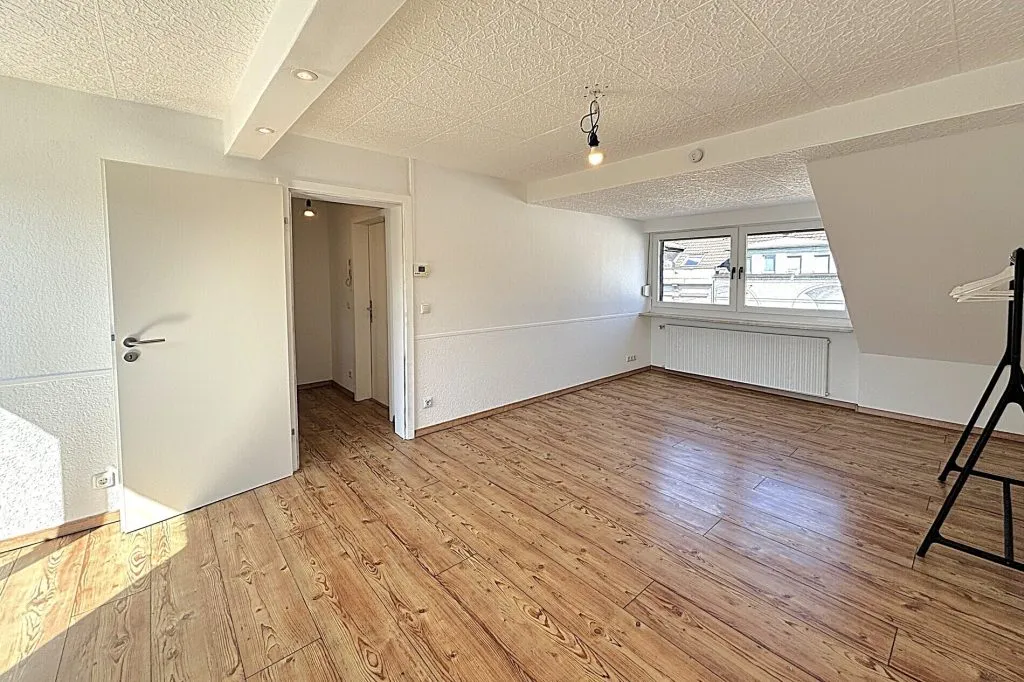 Immobilienangebot - Krefeld - Alle - Großzügiges WG-Zimmer mit eigenem Balkon und EBK in Krefeld Uerdingen