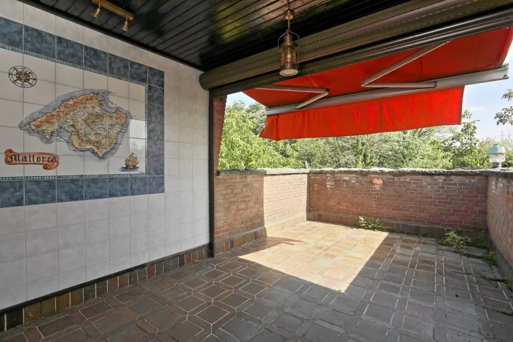 Immobilienangebot - Neuss / Norf - Alle - Viel Platz für neue Ideen: DHH mit großem Garten, Freisitz, Pool & Werkstatt in Neuss-Norf