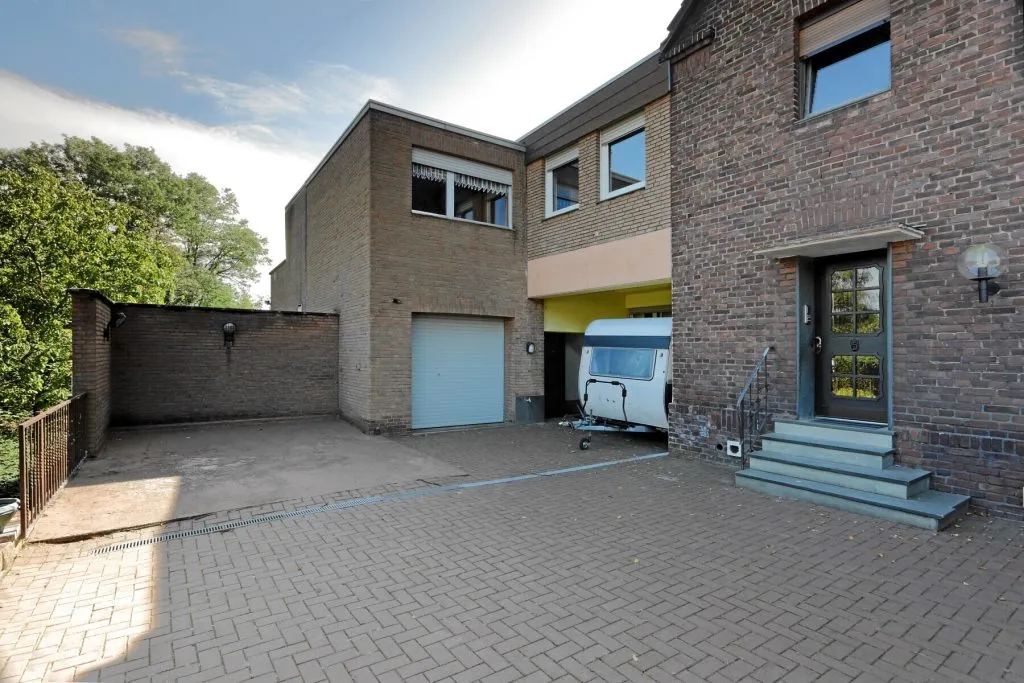 Immobilienangebot - Neuss / Norf - Alle - Viel Platz für neue Ideen: DHH mit großem Garten, Freisitz, Pool & Werkstatt in Neuss-Norf