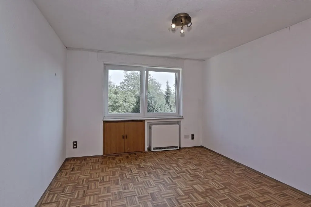 Immobilienangebot - Neuss / Norf - Alle - Viel Platz für neue Ideen: DHH mit großem Garten, Freisitz, Pool & Werkstatt in Neuss-Norf